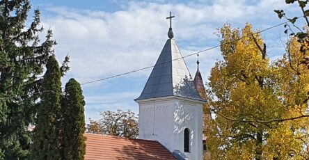 Nagyatádi evangélikus és református templomok tornyai